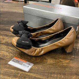 Prada Women's Brown and Black Bow Heels